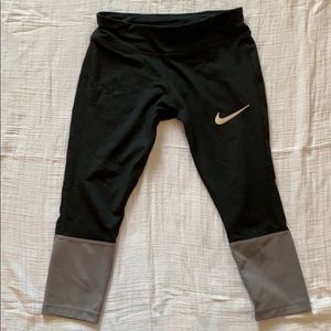 Like new girls Nike cropped tights